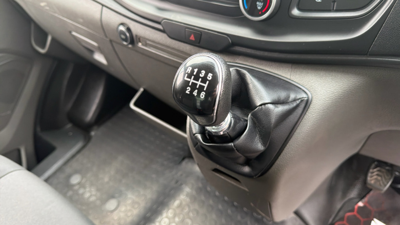 Ford Transit 350 L4 Diesel Fwd 2.0 EcoBlue 130ps Leader Luton Van